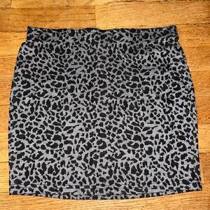 black and gray leopard print mini skirt